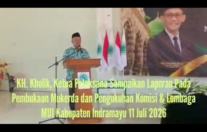 KH. Kholik, Ketua Pelaksana Sampaikan Laporan Kegiatan Mukerda dan Pengukuhan Komisi & Lembaga MUI Kabupaten Indramayu