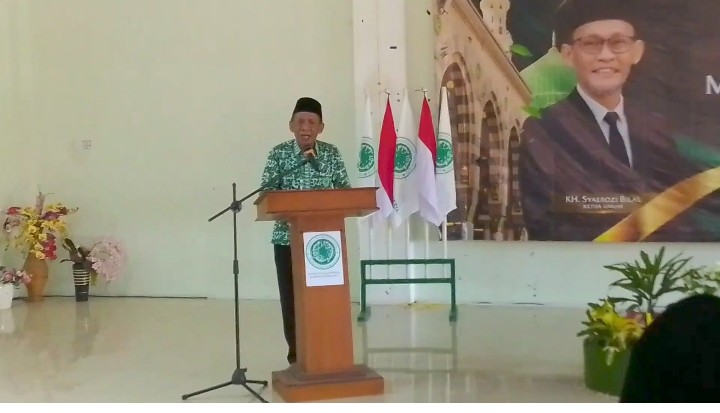 H. Adlan Daie, Sekum MUI Indramayu Membacakan Susunan Komisi dan Lembaga MUI Kabupaten Indramayu