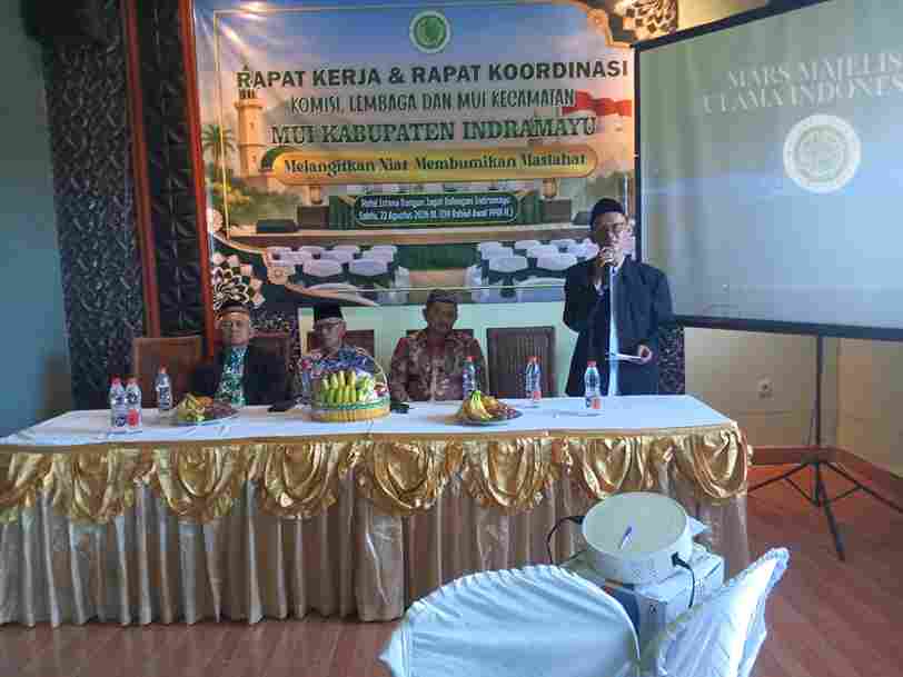 SAMBUTAN KETUA MUI INDRAMAYU, KH. SYAEROZI BILAL SAAT MEMBUKA ACARA RAKER DAN RAKOR