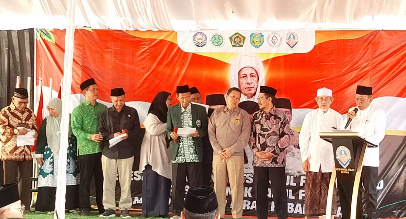 MUI INDRAMAYU DAN ORMAS ISLAM TEKEN 8 PERNYATAAN SIKAP: TEGAS TOLAK LGBTQ, NARKOBA, HINGGA JUDI ONLINE